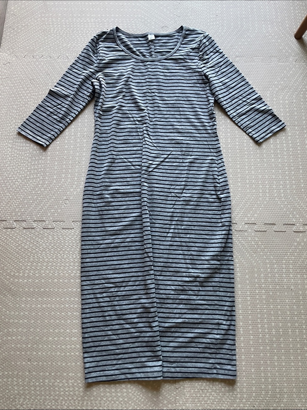 Old Navy Women’s Striped Gray & Black Midi Dress 3/4 Sleeve - Classic Crewneck